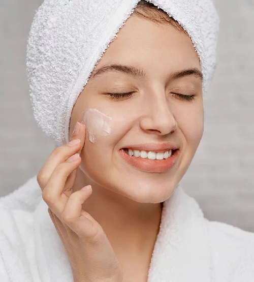 کرم مرطوب کننده صورت